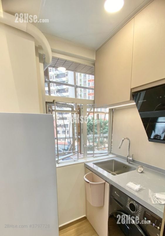 Yan On Building Rental Studio , 1 Bathroom 180 ft²