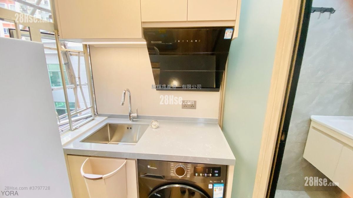 Yan On Building Rental Studio , 1 Bathroom 180 ft²