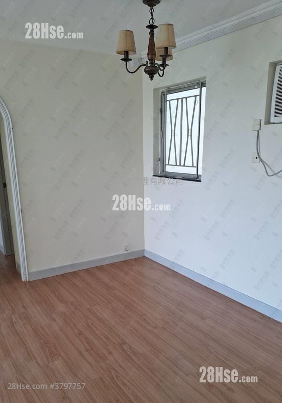 South Horizons Sell 4 Bedrooms , 2 Bathrooms 742 ft²