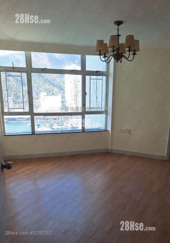 South Horizons Sell 4 Bedrooms , 2 Bathrooms 742 ft²