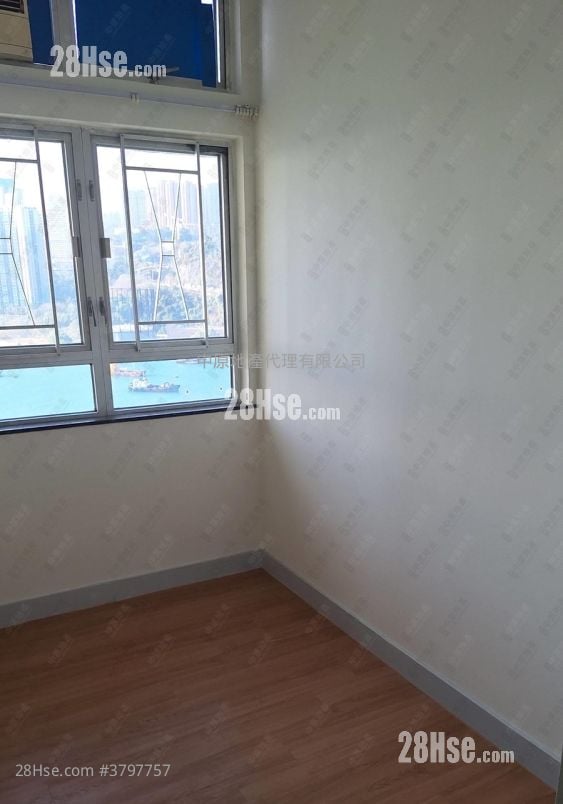 South Horizons Sell 4 Bedrooms , 2 Bathrooms 742 ft²