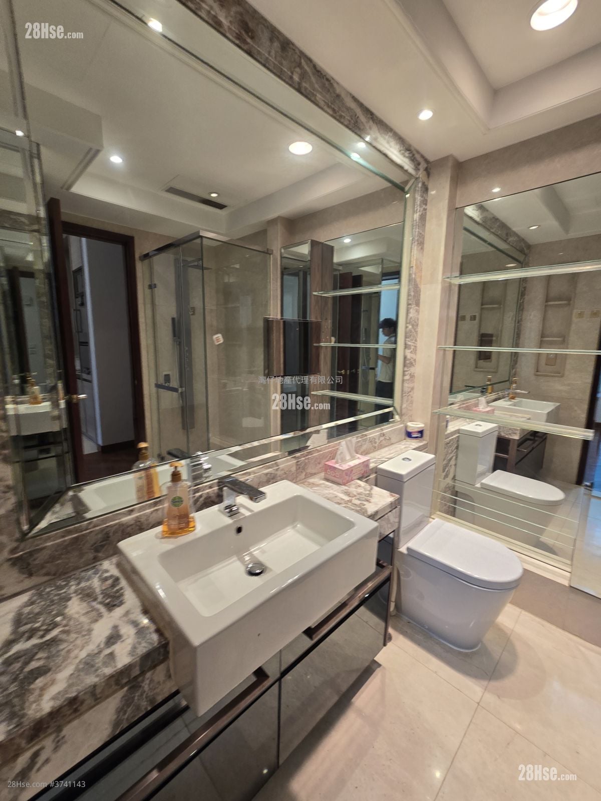 The Avenue Rental 1 Bedroom 459 ft²