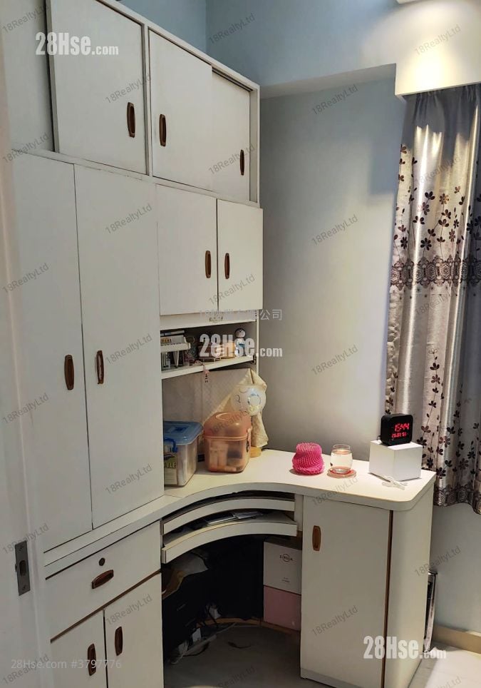 Fung Wong Chuen Building Sell 2 Bedrooms , 1 Bathroom 475 ft²