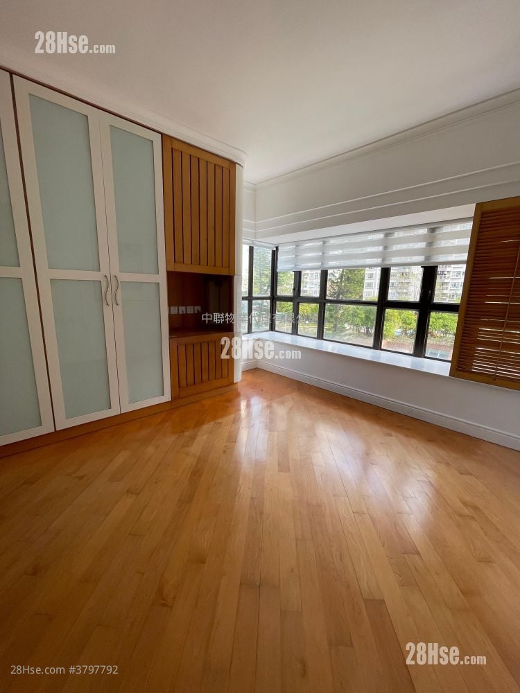 Parc Royale Sell 3 Bedrooms , 2 Bathrooms 942 ft²