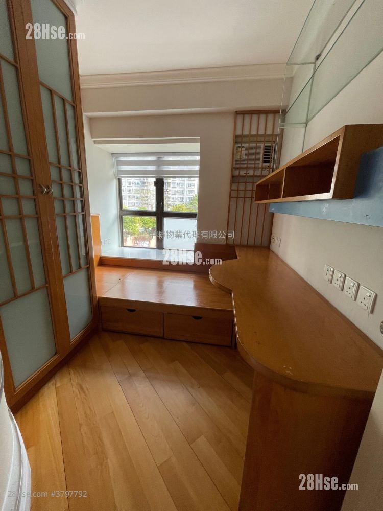 Parc Royale Sell 3 Bedrooms , 2 Bathrooms 942 ft²