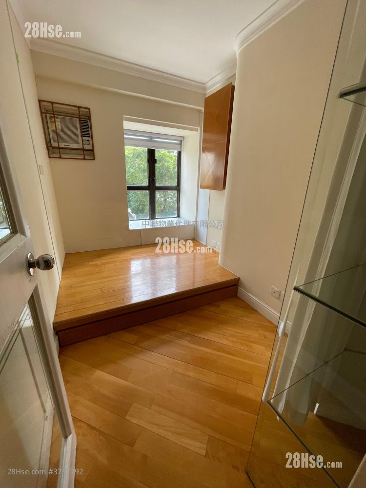 Parc Royale Sell 3 Bedrooms , 2 Bathrooms 942 ft²