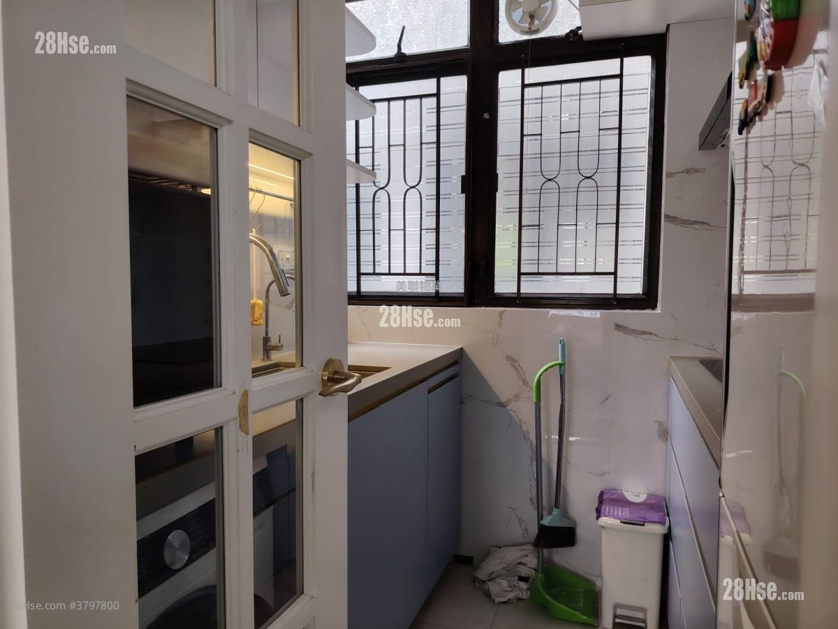 又一居 售盘 3 房 561 平方尺