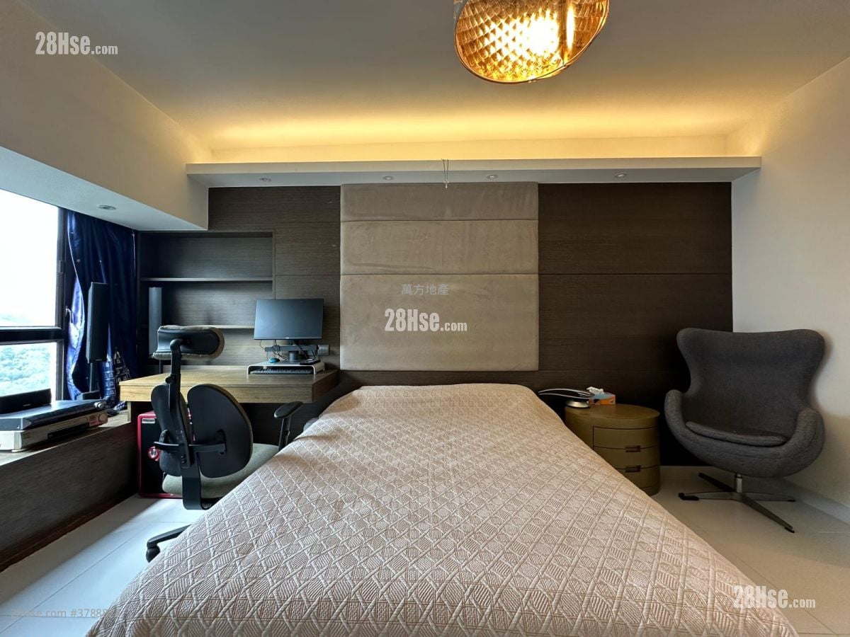 Parc Royale Sell 4 Bedrooms , 2 Bathrooms 1,241 ft²