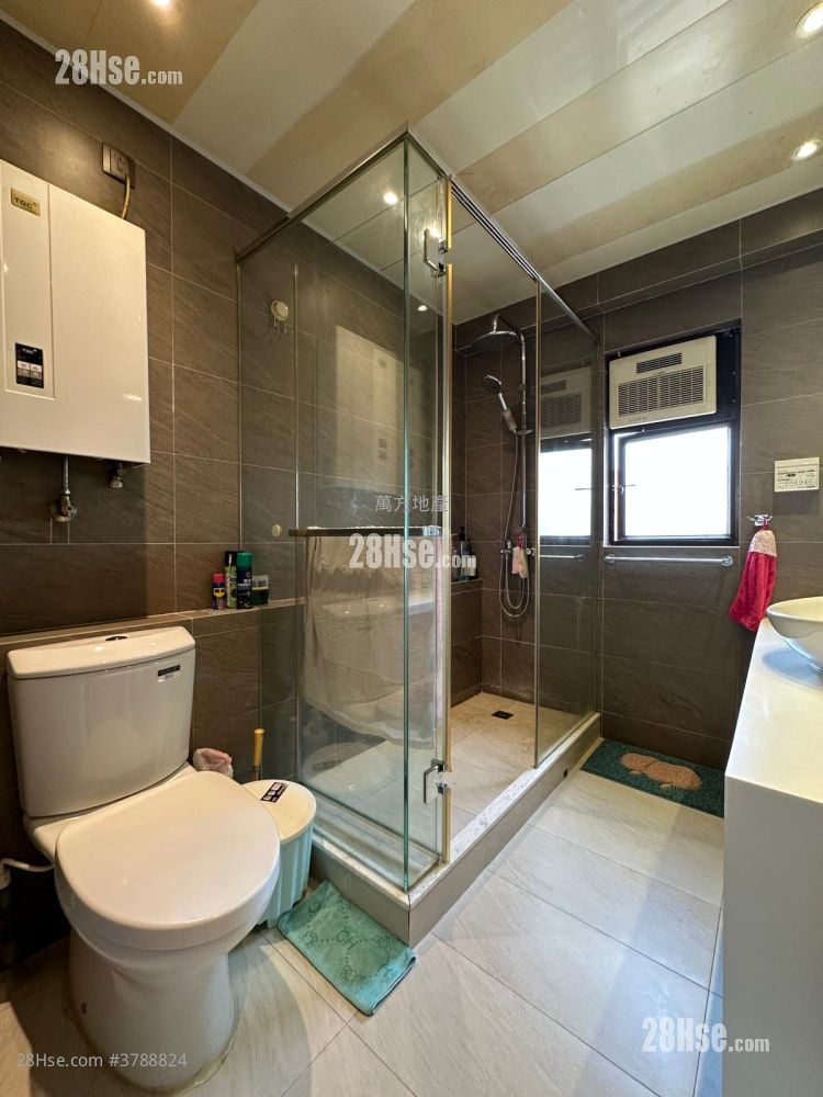 Parc Royale Sell 4 Bedrooms , 2 Bathrooms 1,241 ft²