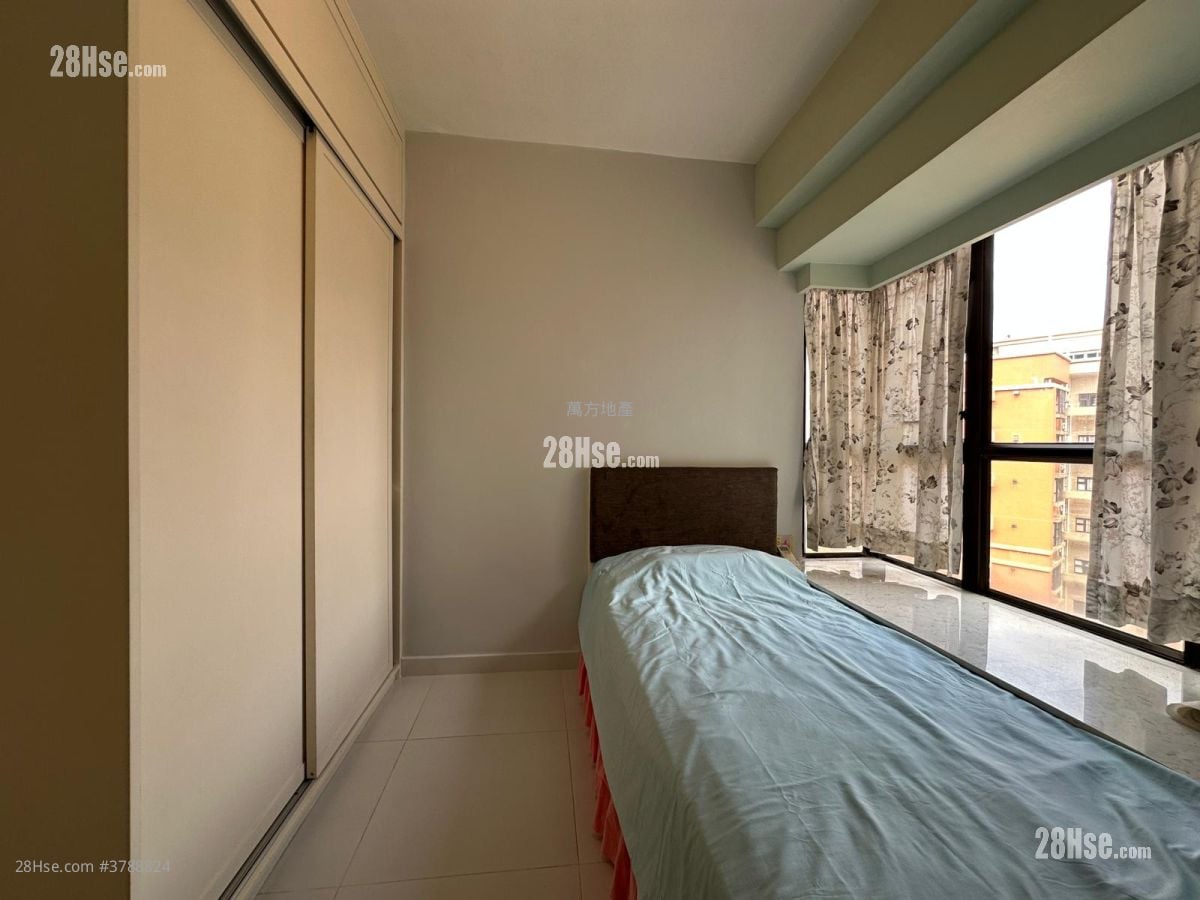 Parc Royale Sell 4 Bedrooms , 2 Bathrooms 1,241 ft²