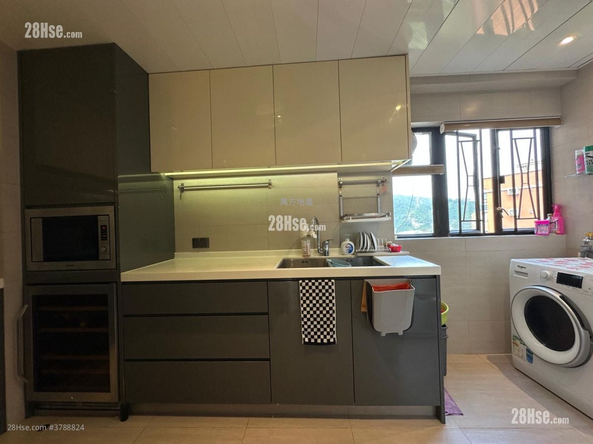 Parc Royale Sell 4 Bedrooms , 2 Bathrooms 1,241 ft²