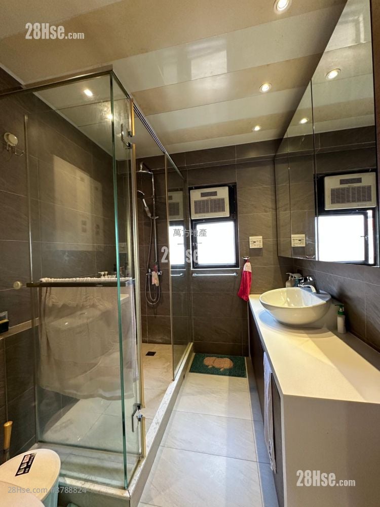 Parc Royale Sell 4 Bedrooms , 2 Bathrooms 1,241 ft²