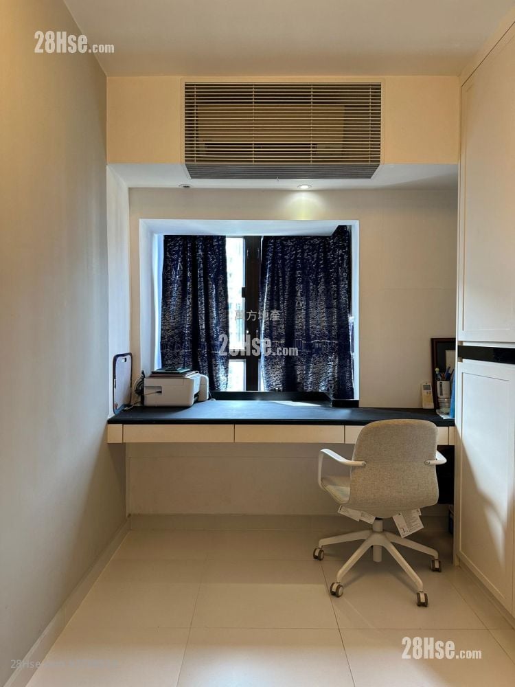 Parc Royale Sell 4 Bedrooms , 2 Bathrooms 1,241 ft²