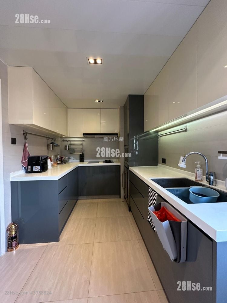 Parc Royale Sell 4 Bedrooms , 2 Bathrooms 1,241 ft²