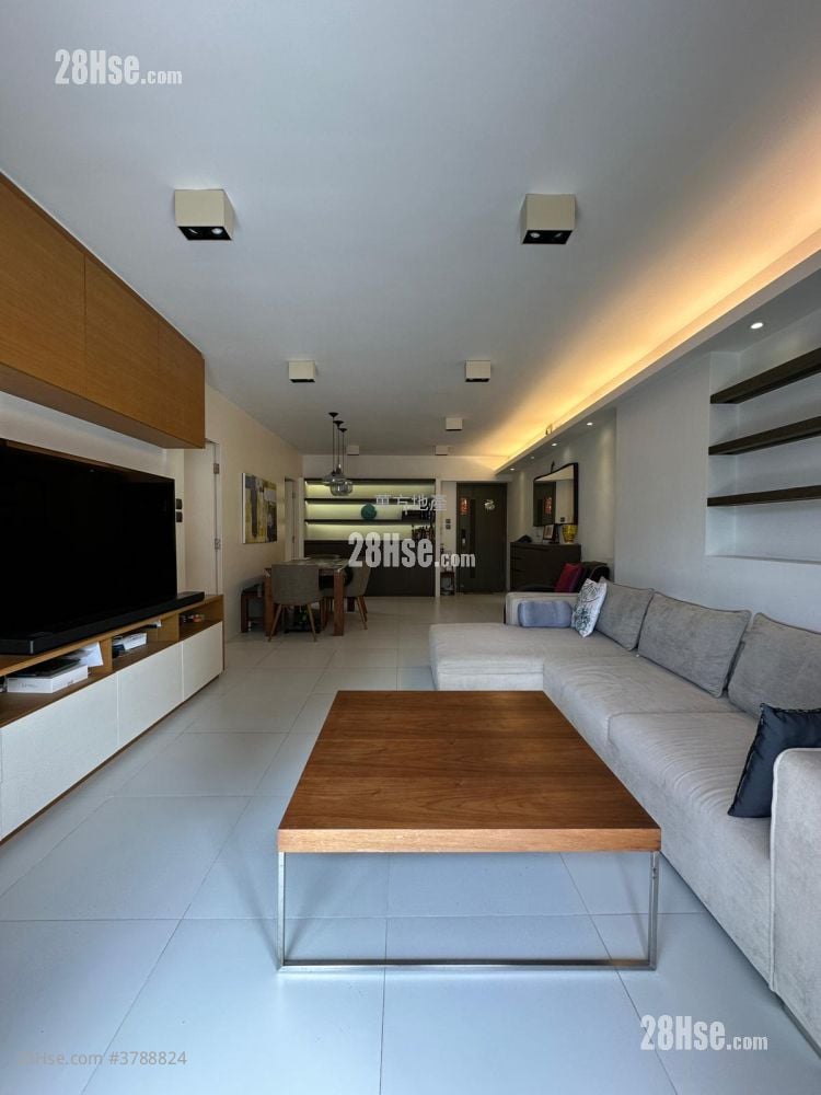 Parc Royale Sell 4 Bedrooms , 2 Bathrooms 1,241 ft²