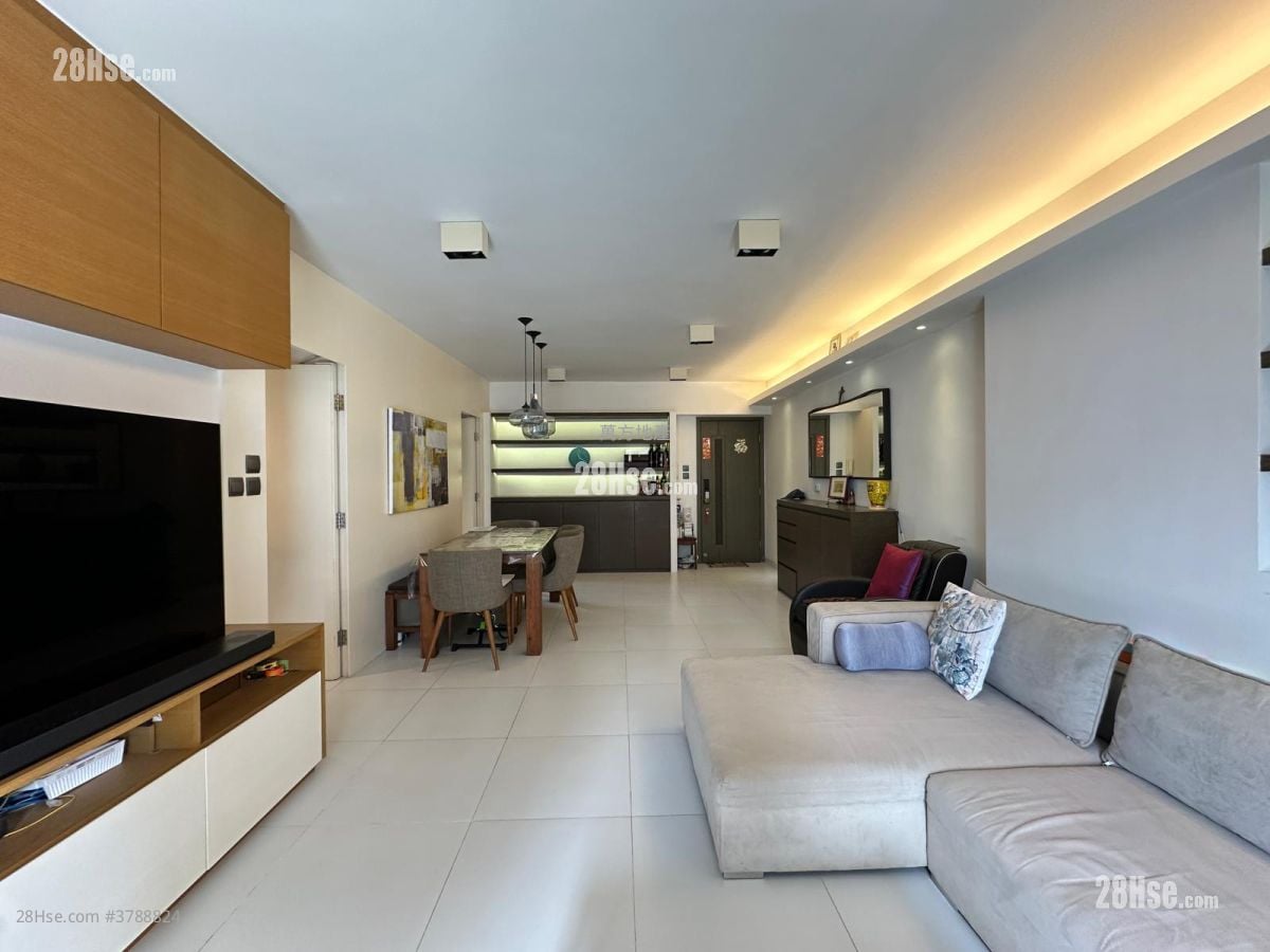 Parc Royale Sell 4 Bedrooms , 2 Bathrooms 1,241 ft²