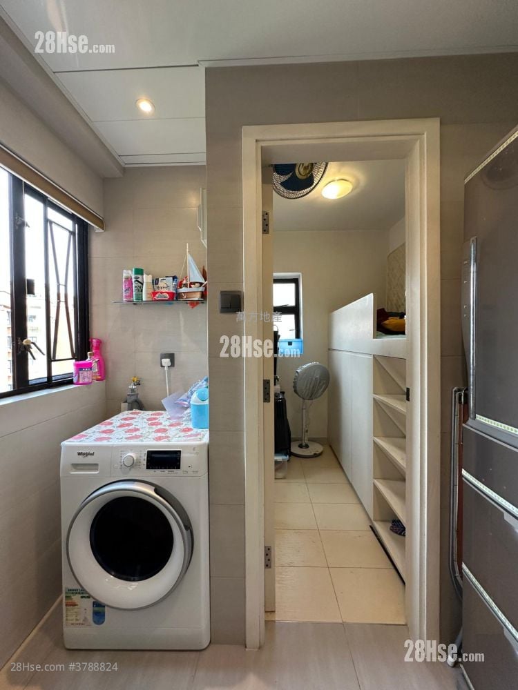 Parc Royale Sell 4 Bedrooms , 2 Bathrooms 1,241 ft²