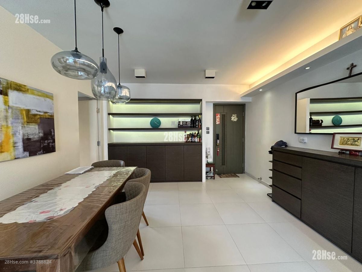 Parc Royale Sell 4 Bedrooms , 2 Bathrooms 1,241 ft²