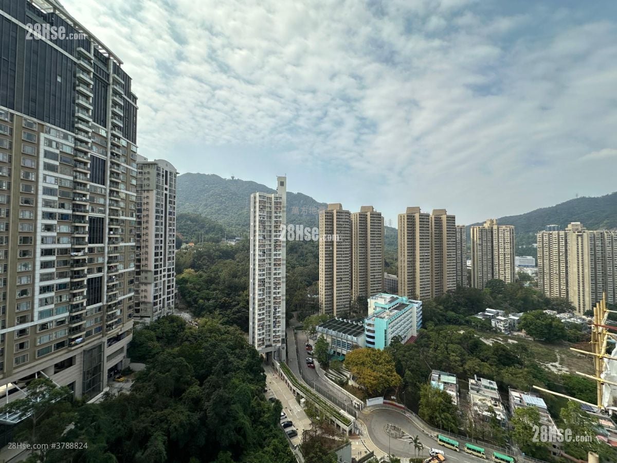 Parc Royale Sell 4 Bedrooms , 2 Bathrooms 1,241 ft²