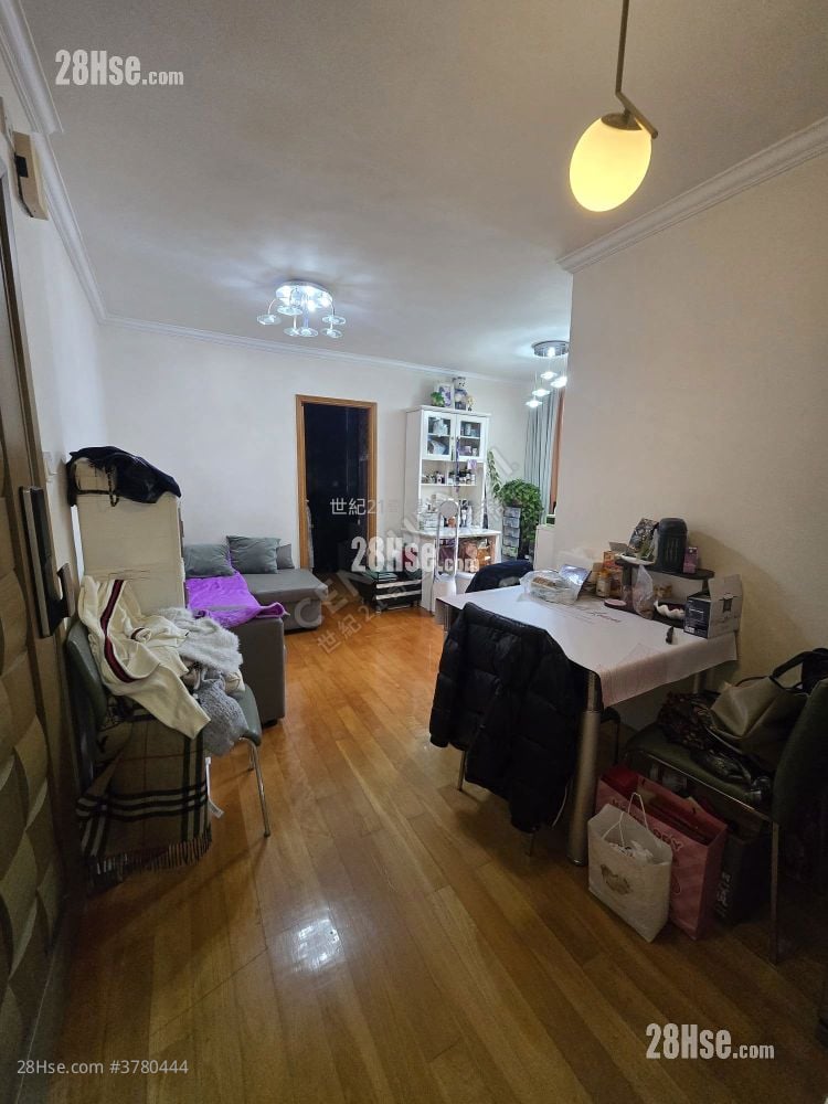 Kam On Court Sell 2 Bedrooms , 1 Bathroom 401 ft²