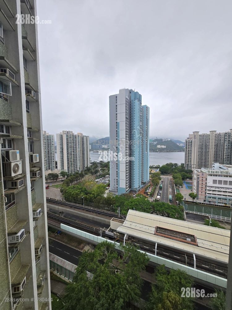 Kam On Court Sell 2 Bedrooms , 1 Bathroom 401 ft²