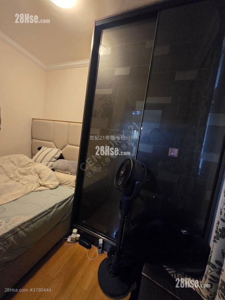 Kam On Court Sell 2 Bedrooms , 1 Bathroom 401 ft²