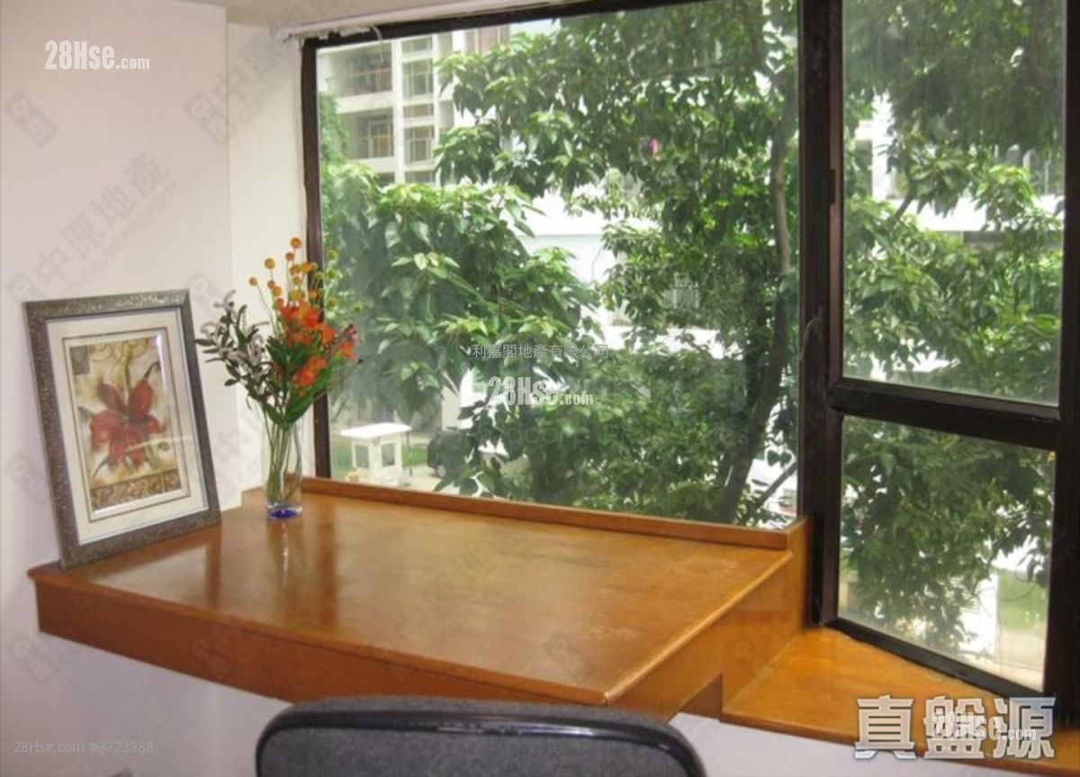 Euston Court Sell 2 Bedrooms , 1 Bathroom 587 ft²