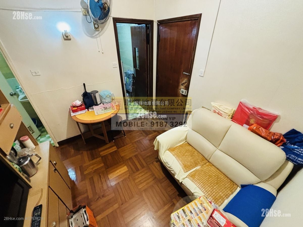 Mainway Court Sell 2 Bedrooms , 1 Bathroom 355 ft²