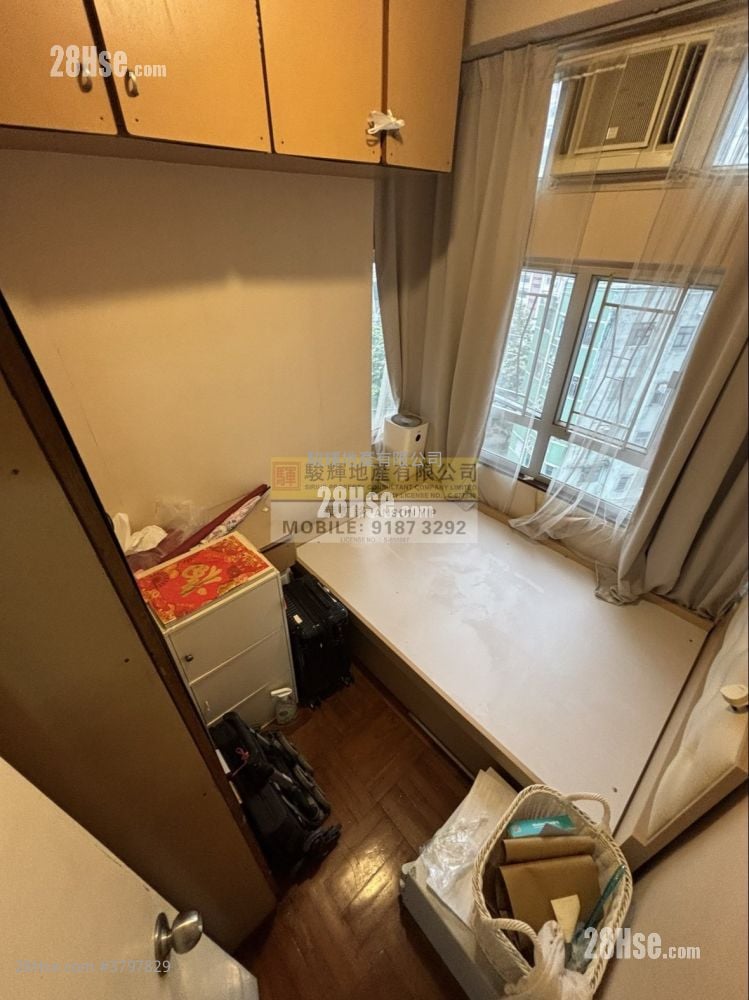 Mainway Court Sell 2 Bedrooms , 1 Bathroom 355 ft²