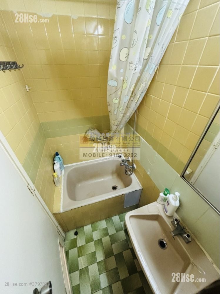 Mainway Court Sell 2 Bedrooms , 1 Bathroom 355 ft²