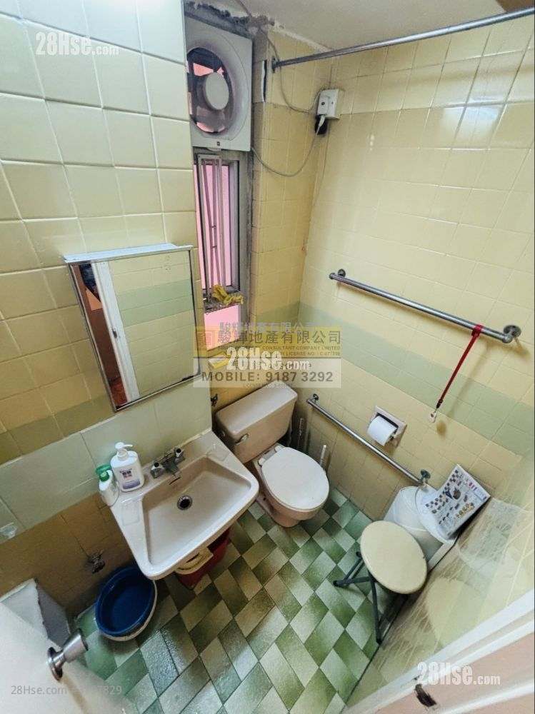 Mainway Court Sell 2 Bedrooms , 1 Bathroom 355 ft²