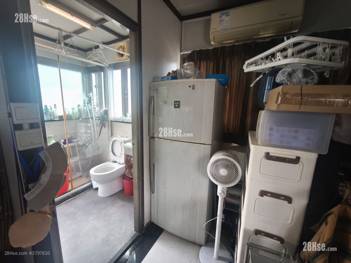 Tai Lam Liu Village Sell 4 Bedrooms , 3 Bathrooms 650 ft²