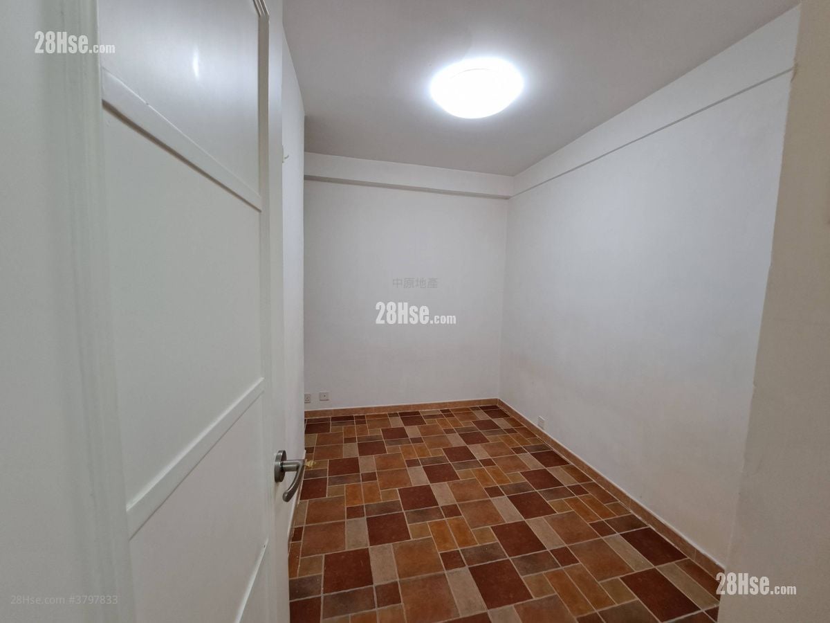 新葵芳花园 租盘 2 房 , 1 浴室 400 平方尺