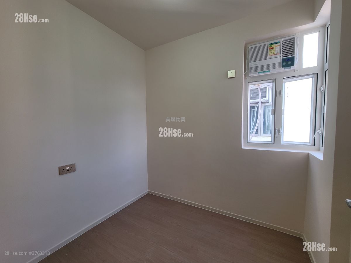 Tsuen Wan Centre Sell 2 Bedrooms , 1 Bathroom 324 ft²