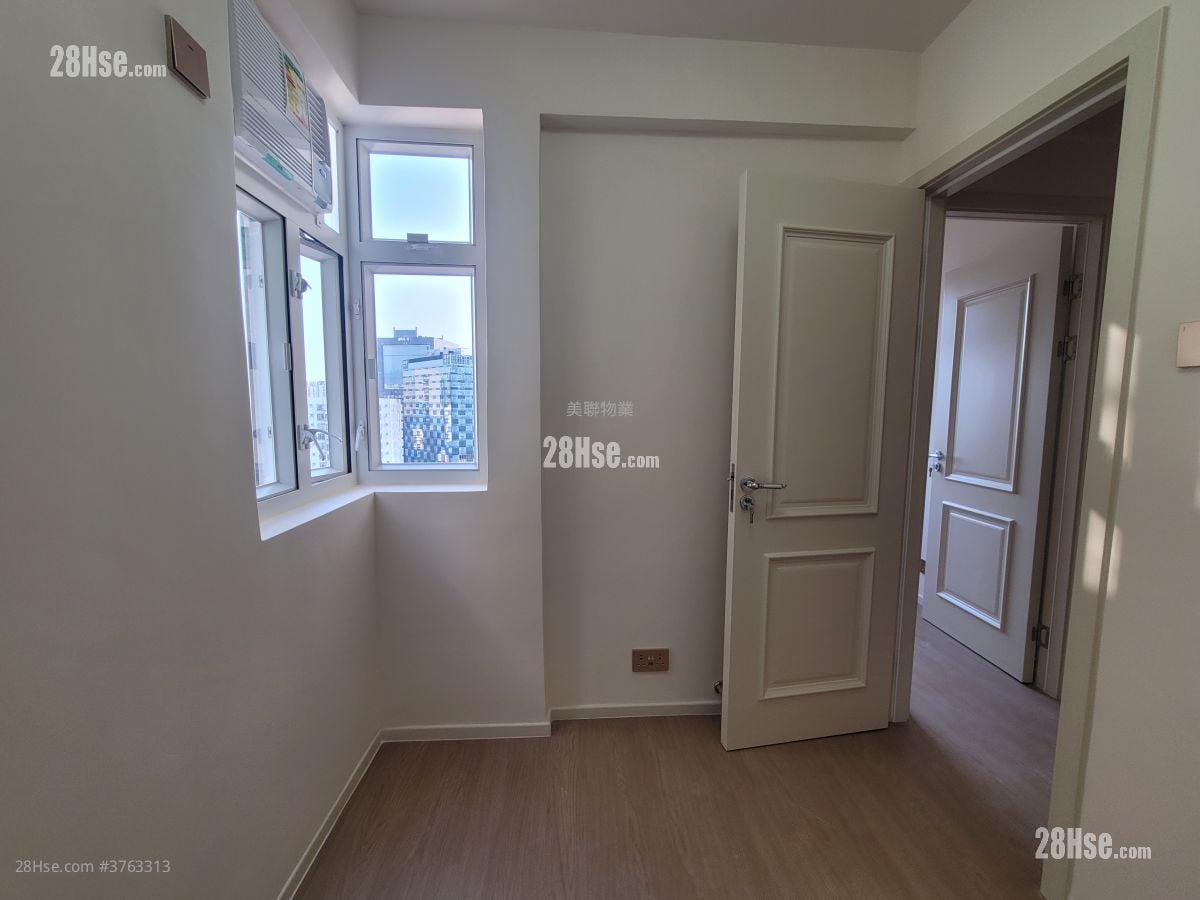Tsuen Wan Centre Sell 2 Bedrooms , 1 Bathroom 324 ft²