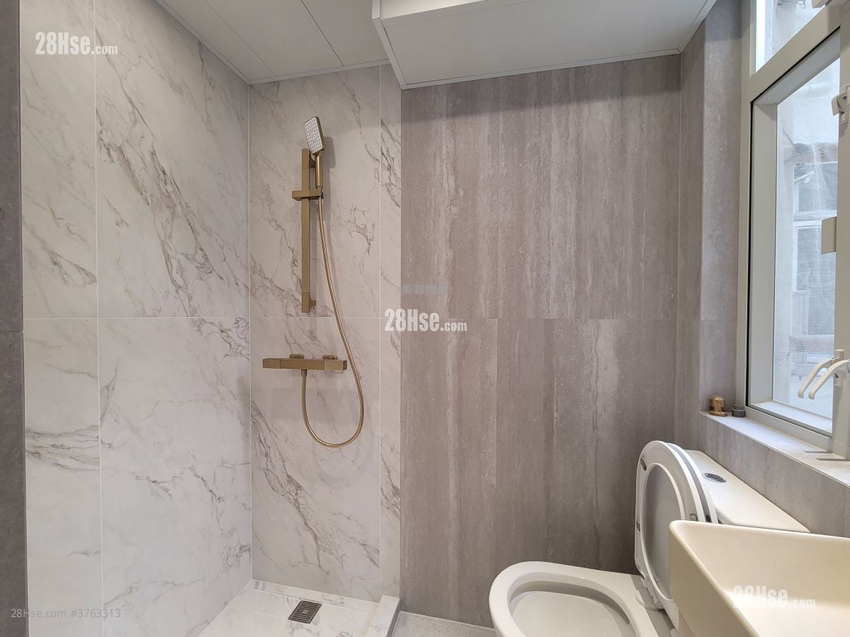 Tsuen Wan Centre Sell 2 Bedrooms , 1 Bathroom 324 ft²