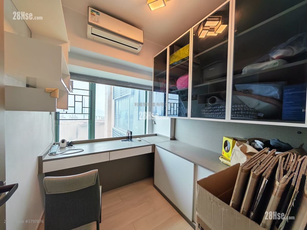 Rambler Crest Sell 2 Bedrooms , 1 Bathroom 451 ft²