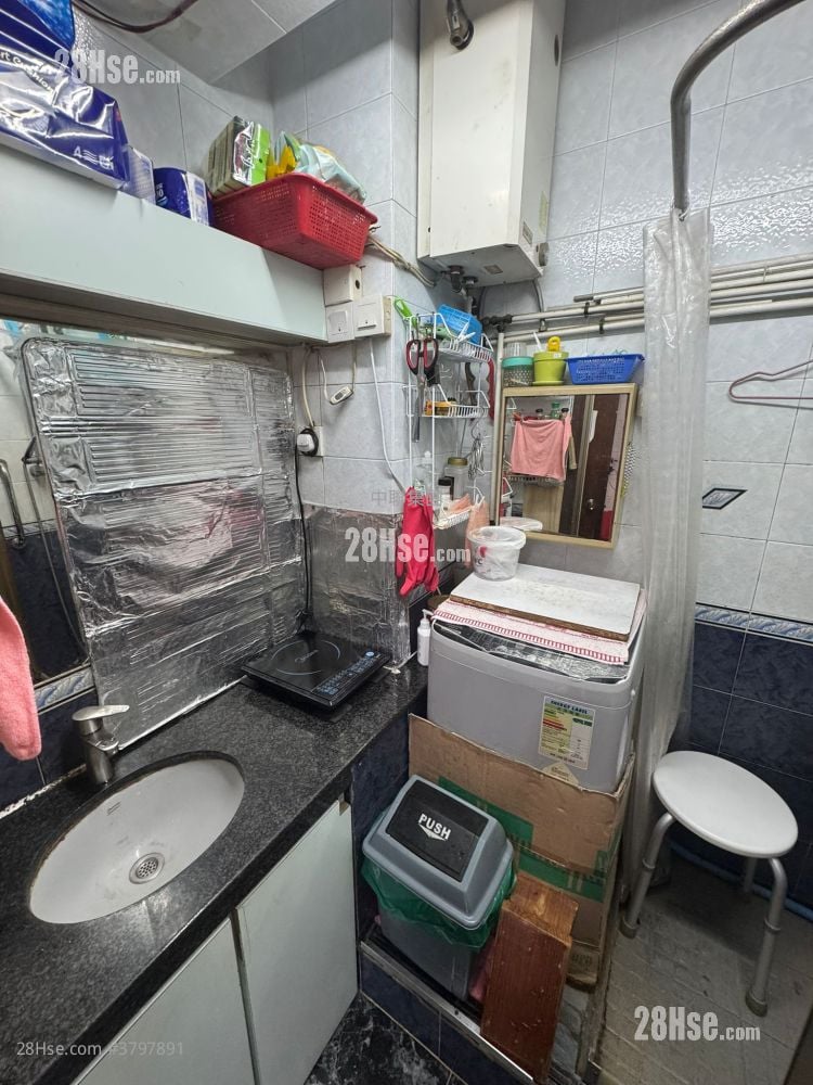 Hung Hay Building Sell 2 Bedrooms , 1 Bathroom 306 ft²