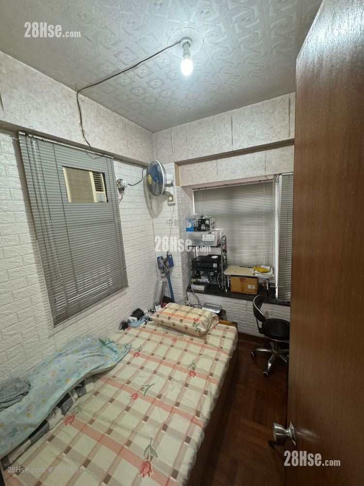 Hung Hay Building Sell 2 Bedrooms , 1 Bathroom 306 ft²