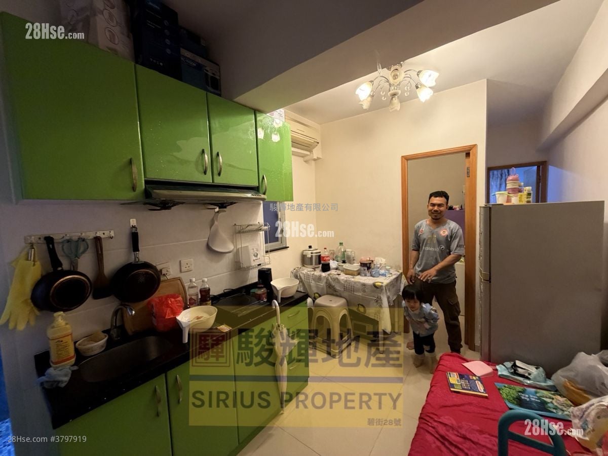 Cheong Fai Mansion Rental 2 Bedrooms , 1 Bathroom 269 ft²