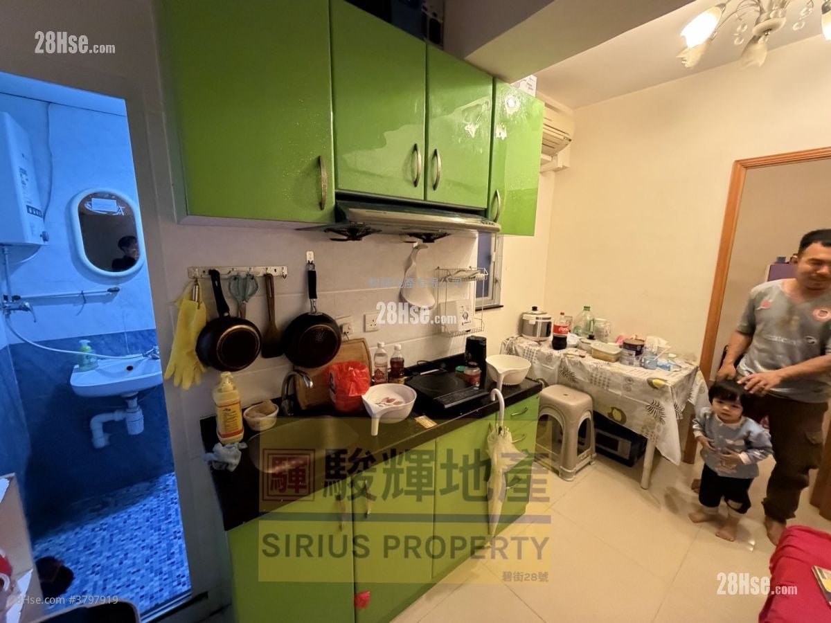 Cheong Fai Mansion Rental 2 Bedrooms , 1 Bathroom 269 ft²