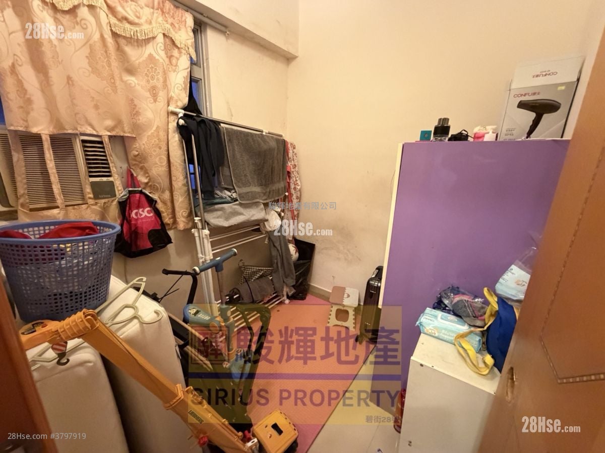 Cheong Fai Mansion Rental 2 Bedrooms , 1 Bathroom 269 ft²