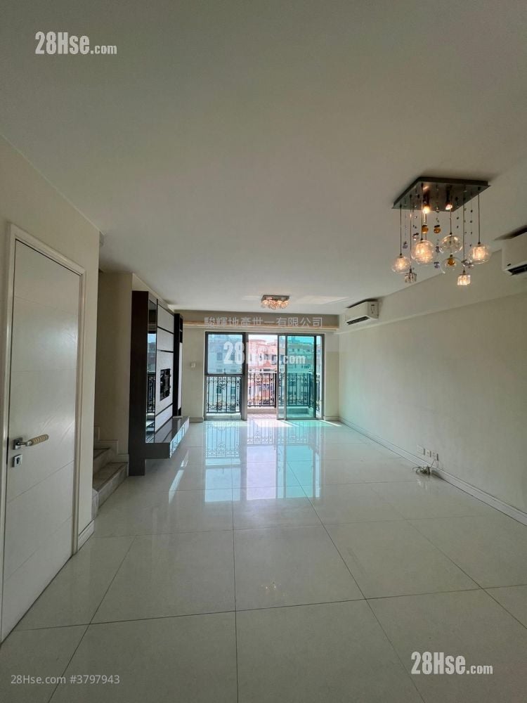 Le Chateau Sell 4 Bedrooms , 2 Bathrooms 1,330 ft²