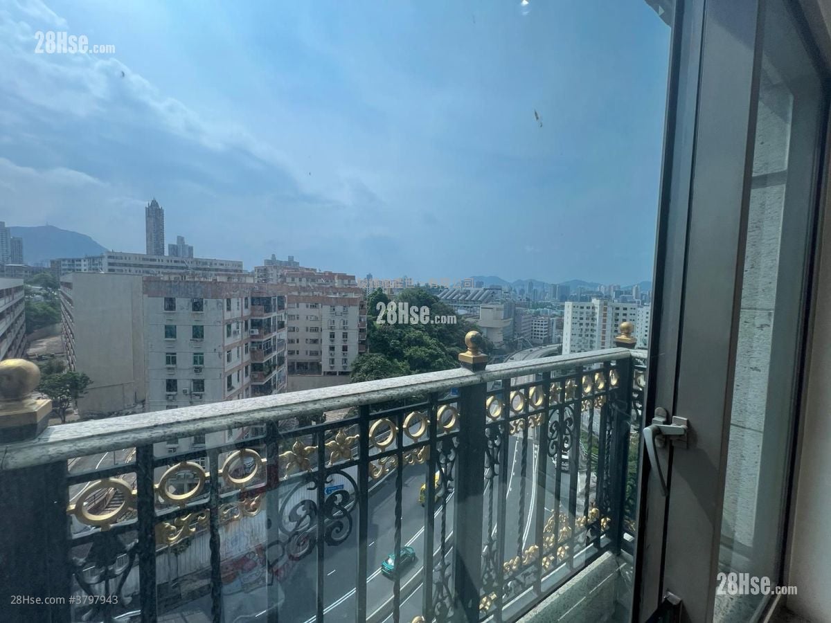 Le Chateau Sell 4 Bedrooms , 2 Bathrooms 1,330 ft²