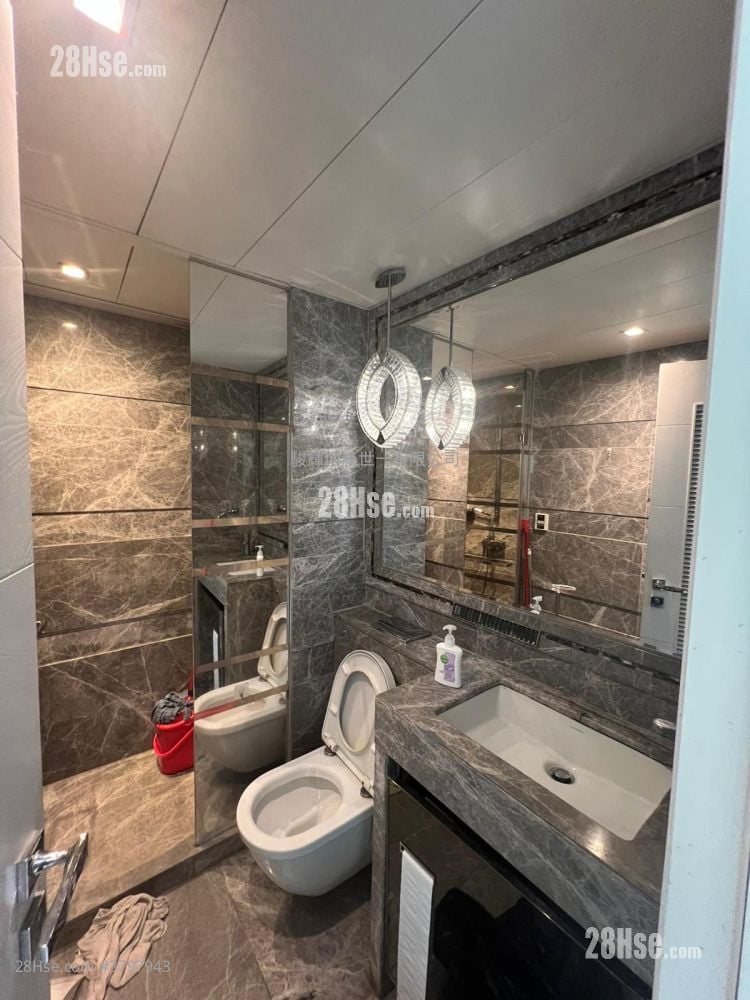 Le Chateau Sell 4 Bedrooms , 2 Bathrooms 1,330 ft²