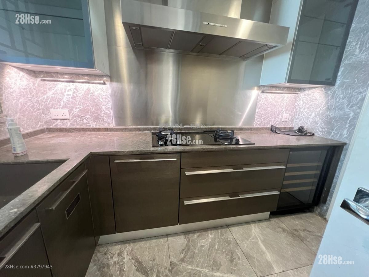 Le Chateau Sell 4 Bedrooms , 2 Bathrooms 1,330 ft²