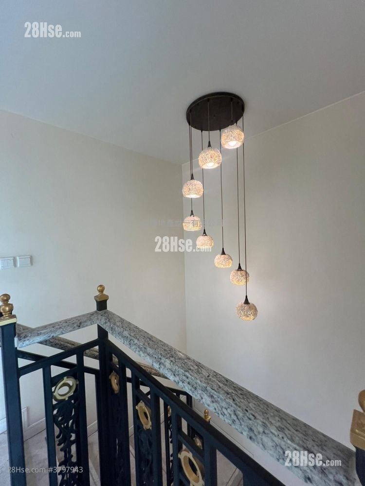 Le Chateau Sell 4 Bedrooms , 2 Bathrooms 1,330 ft²