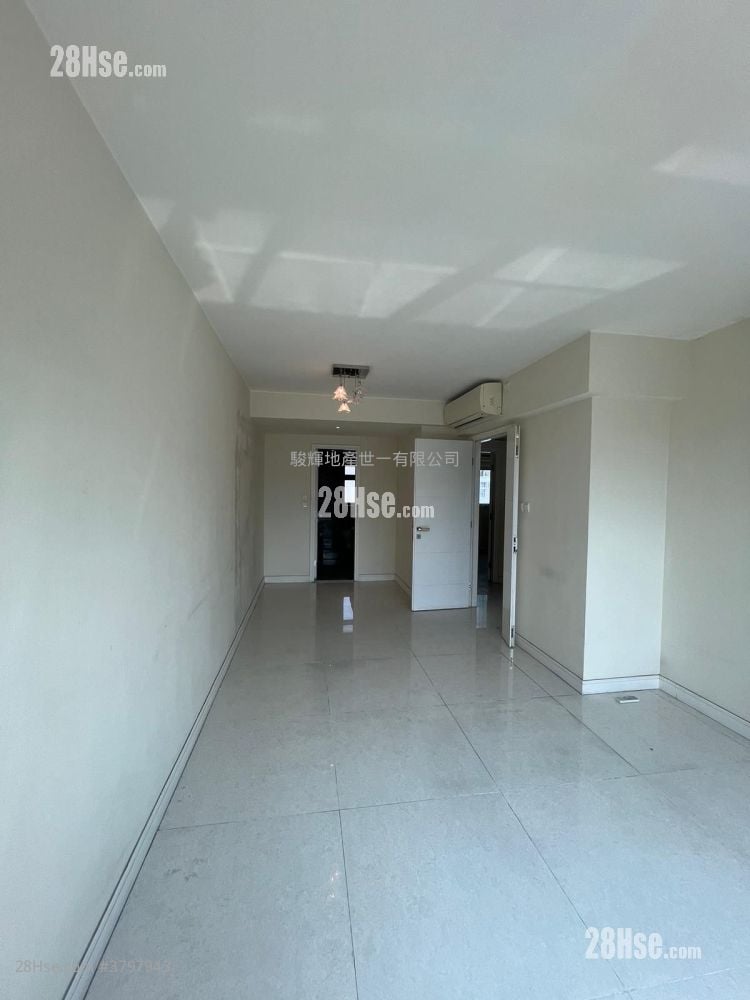 Le Chateau Sell 4 Bedrooms , 2 Bathrooms 1,330 ft²