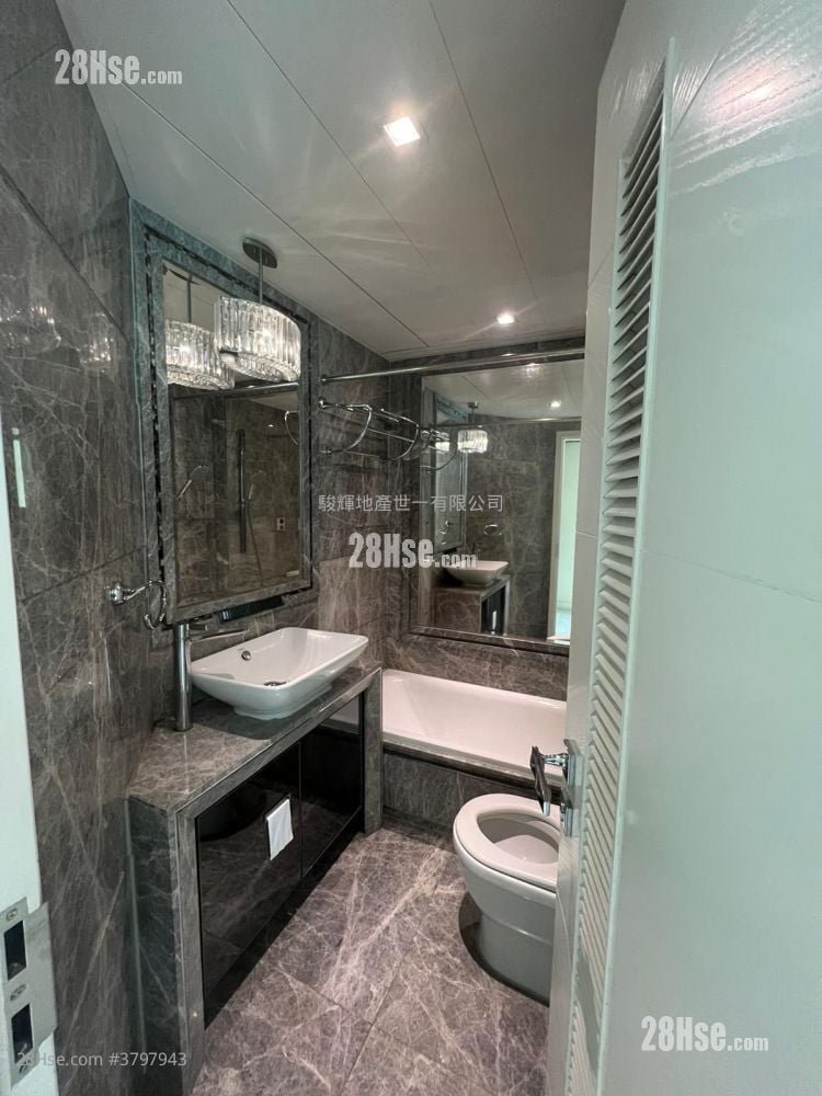 Le Chateau Sell 4 Bedrooms , 2 Bathrooms 1,330 ft²