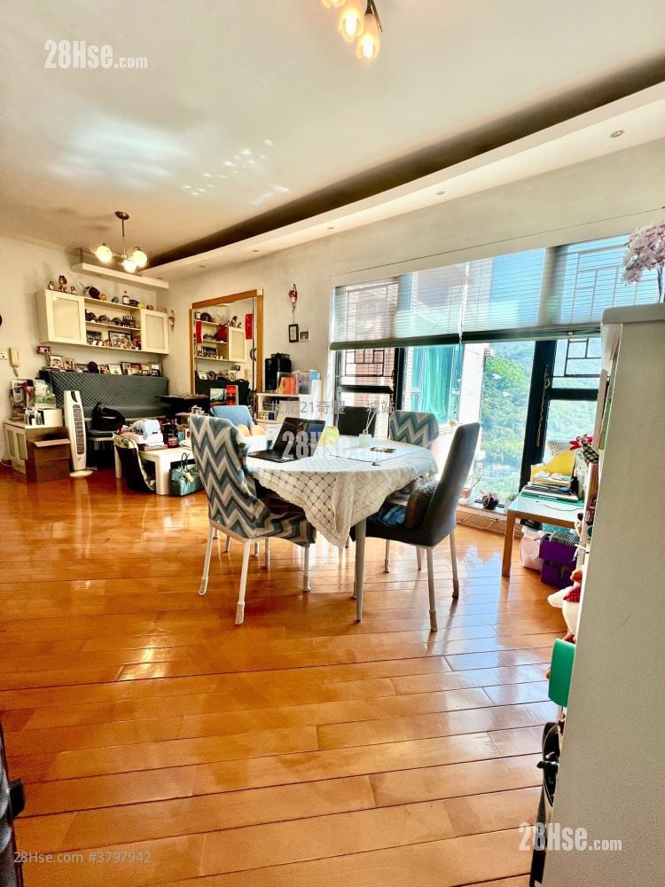 Castello Sell 3 Bedrooms , 2 Bathrooms 901 ft²